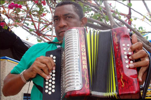 Almes Granados compite en la categoría Profesional del Festival.
