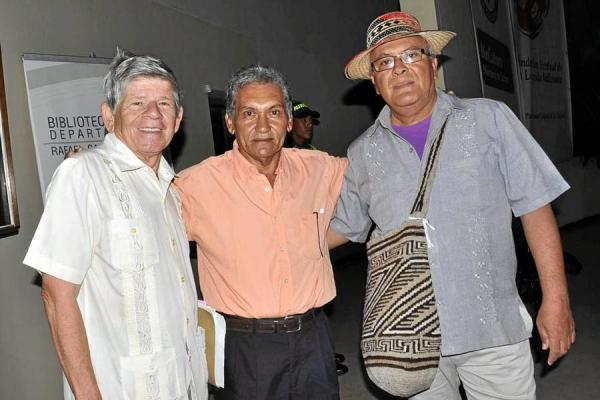 25vsoci03b010_big_tp