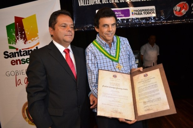 Lanzamiento Bucaramanga - Condecoración Gustavo Gutiérrez