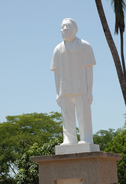 LEANDRO DÍAZ - MONUMENTO 1.