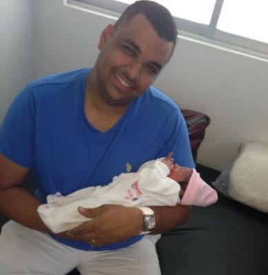 Rolando Ochoa presenta orgulloso a través de Vanguardia Valledupar a María Celeste. Su hija tiene sólo 15 días de nacida y es la menor de tres hermanos.