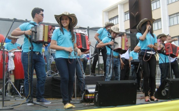 Los Niños del Vallenato Escuela Rafael Escalona, grupo juvenil. FFLV