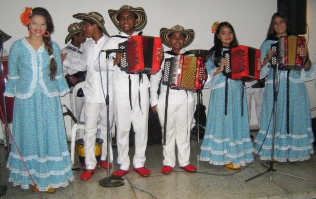 Los Niños del Vallenato de la Escuela Rafael Escalona 1.-