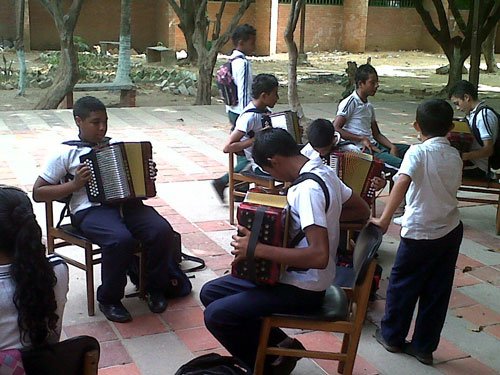 ninos-vallenatos-musicos