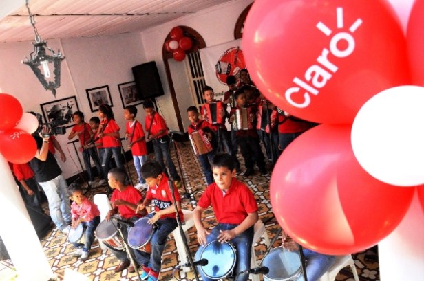 Monitoreso musical en vivo de 100 niños becados 2.-