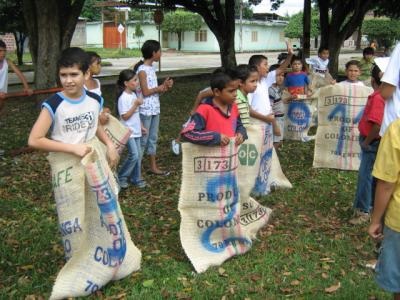 Carrera en costales- Juego tradicional