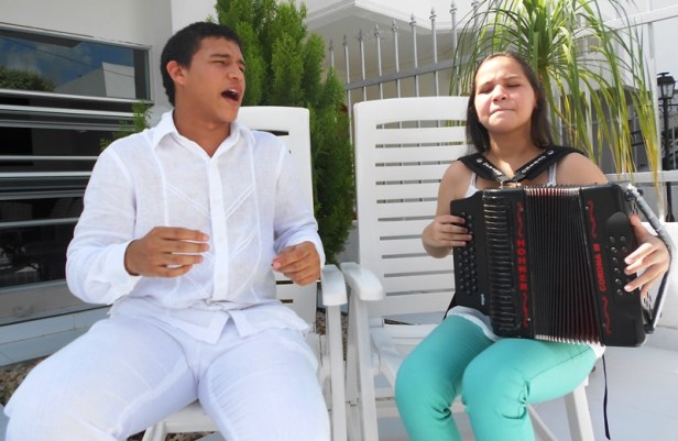 Juancho Rois Dereix, cantó con la reina infantil del acordeón Mélida Galvis. 
