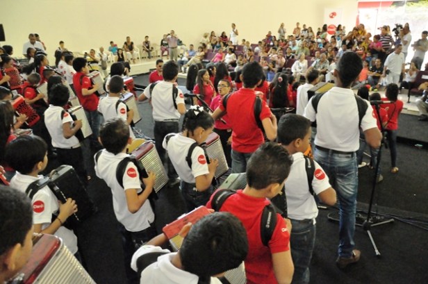 Clausura cursos de música vallenata 2.- FFLV