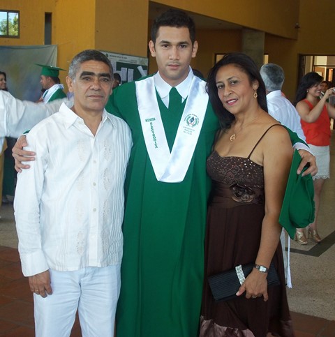 Con Sus padres Rafael Palmezano y Yolaida Padilla Vásquez