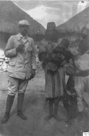  El antropologo sueco Gustaf Bolinder y Duane en 1915 en Nabusimake.