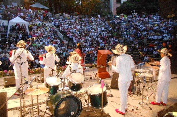 Los Niños del Vallenato de la Escuela Rafael Escalona 1.-