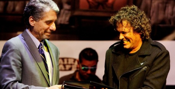 Carlos Vives y el embajador americano Kevin Whitaker.