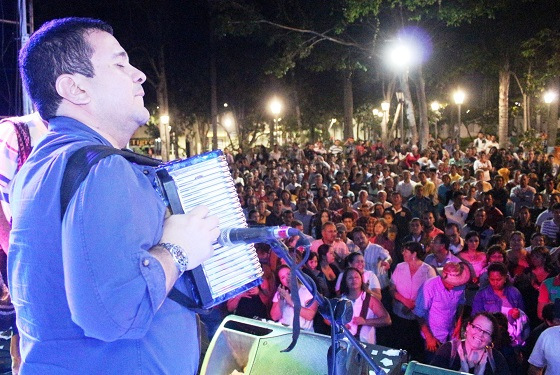 Recibimiento de héroe le hicieron en Río de Oro, su tierra, al nuevo Rey del Festival de la Leyenda Vallenata. Cortesía / John Murgas.