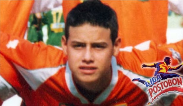 En el envigado debutó a los 16 años como profesional, en ese partido también estuvo Pilar.