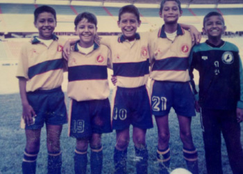 James con su primer equipo, Academia Tolimense, con el que fue campeón en Pony fútbol.