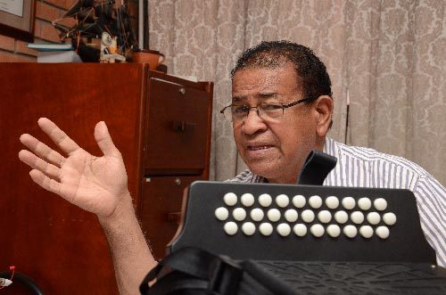 Andrés “El Turco” Gil lleva más de 30 años enseñando a tocar acordeón a niños y jóvenes de toda Colombia.