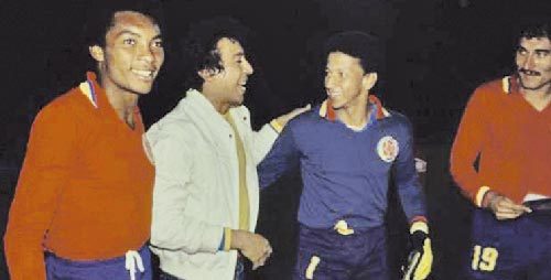 Diomedes al lado de los jugadores Jesús ‘Kiko’ Barrios, Pedro Antonio Zape y Carlos ‘el Nano’ Prince.