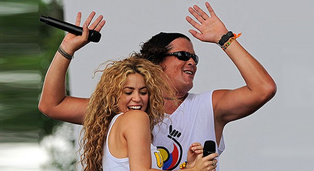 Colombian singers Shakira (L) and Carlos