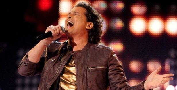 Carlos Vives durante su presentación en los Premios Grammy Latinos.