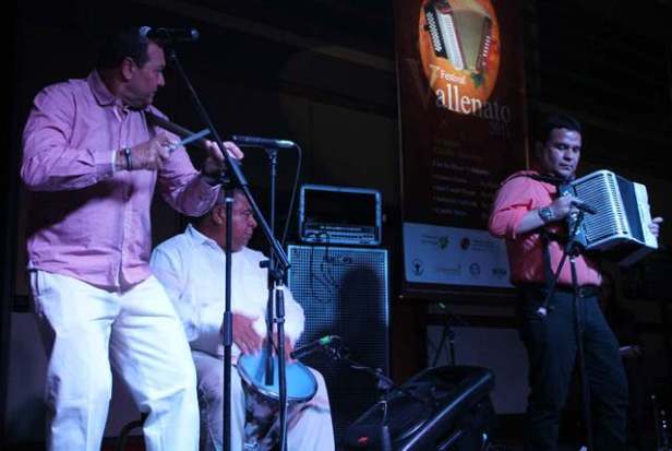 El Rey Vallenato Gustavo Osorio Picón y su conjunto. Foto Yenny Bejarano - kienyke.com