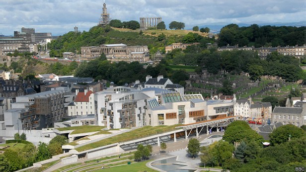 El gobierno escocés incluyó datos de la Oficina Nacional de Estadísticas en la tabla.