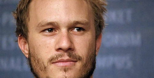 Heath Ledger: El actor australiano murió el 22 de enero de 2008 por una intoxicación con medicamentos. El exceso de trabajo fue una de las causas que sumió a Ledger en una fase depresiva, agudizada por la separación de la actriz Michelle Williams.