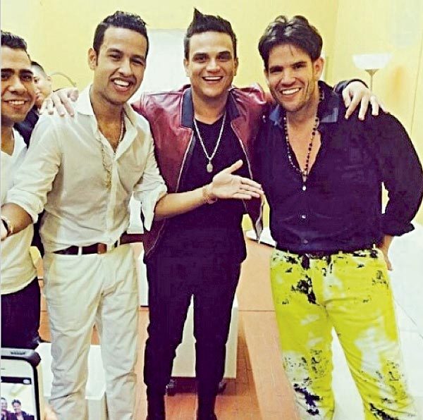 Cantantes y acordeoneros se tomaron fotografías que dejaron ver en las redes sociales.