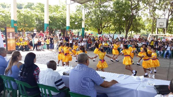 Después de la presentación del Encuentro de Saberes, los estudiantes del Hogar del Niño se encargaron de animar el evento. EL PILÓN / Carlos Mario Jiménez.