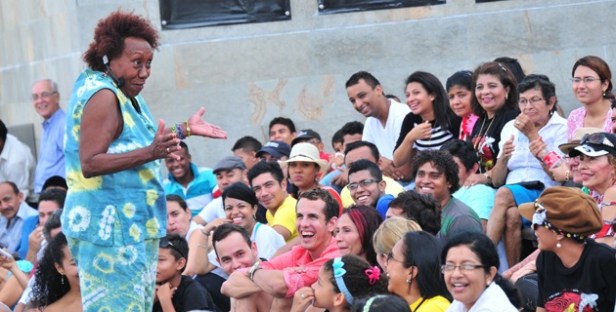 Mirtha Portillo hizo reír a los asistentes con sus historias. Por: Luis Rodríguez