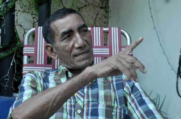 “El mundo, se está quedando hasta sin sentimientos, se alejan, del corazón las pasiones sinceras, se mueren todas las flores de la primavera y todo por la carrera imparable del tiempo”. EL PILÓN / Joaquín Ramírez.