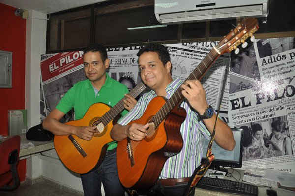 Los Hermanos Freddy  e Isacc Carrillos