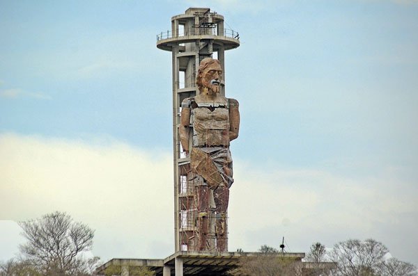 Los fieles a Santo Ecce Homo piden que se haga el milagro. EL PILÓN / Jaider Santana.