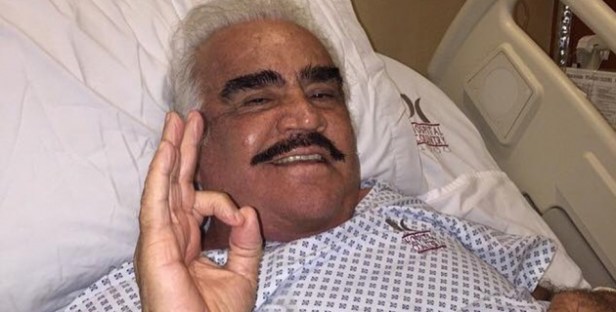 Así saluda Vicente Fernández a sus seguidores.