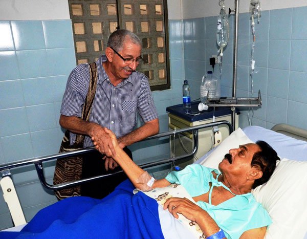 Saludo de Juan-Rincon Vanegas al ReyVallenato Miguel Lopez. Foto Adamis-Guerra