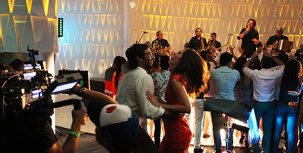 carlos-vives-miss-universe-joseluisgarcia