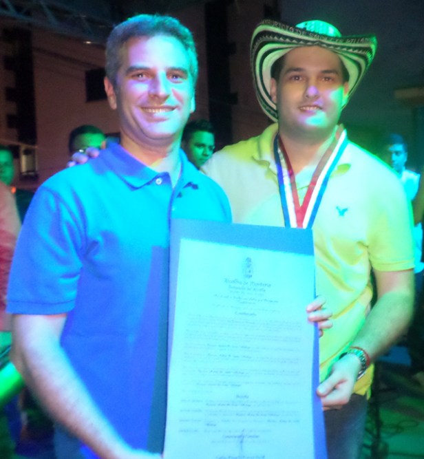 Reconocimiento del alcalde de Montería Carlos Eduardo Correa, al Rey Vallenato Mauricio de Santis