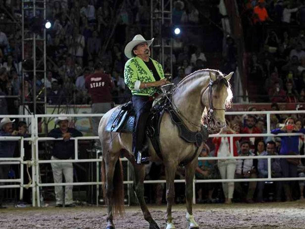 GUADALAJARA, JALISCO, 07JUNIO2014.- Esta noche en concierto de despedida “La Ultima Maroma” en la Plaza de Toros Nuevo Progreso de esta ciudad y ante 18 mil espectadores, se presento el Rey del Jaripeo Joan Sebastian. FOTO: FERNANDO CARRANZA GARCIA /CUARTOSCURO.COM
