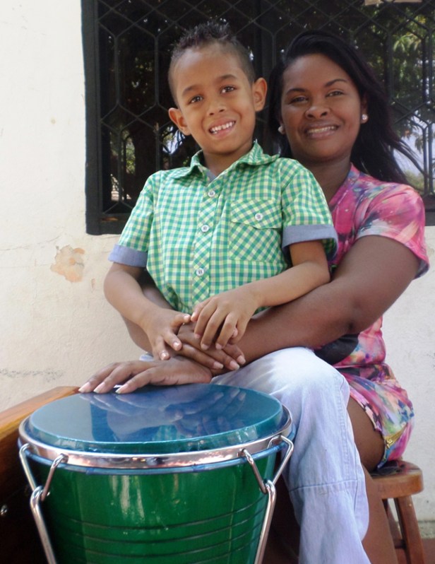 Josué y su mamá Carolina Orozco