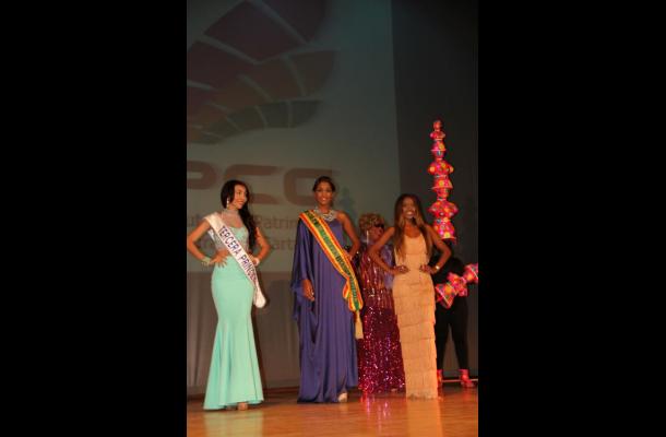 La Reina de Independencia, Yarlín Beltrán y las princesas Merlys Gelis Lloreda y Tibisay Ortiz Hernández. // ZENIA VALDELAMAR