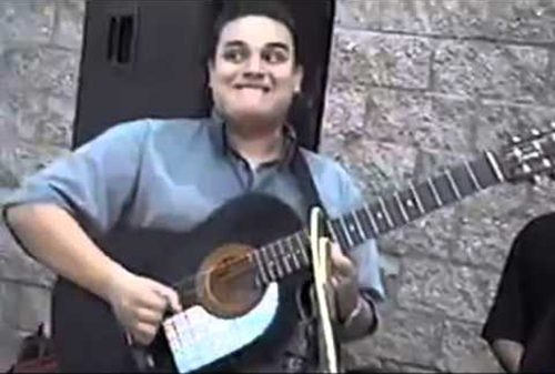 sivestre_tocando_guitarra