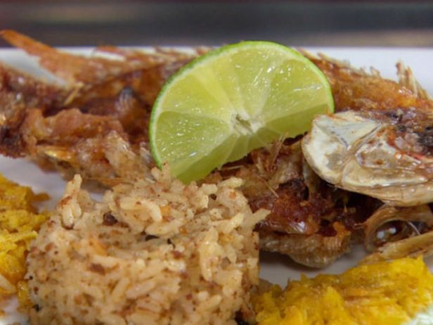 4 Pescado frito con arroz de coco