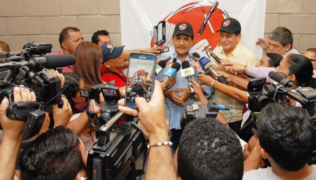 Rueda de Prensa Emiliano y Poncho Zuleta.-