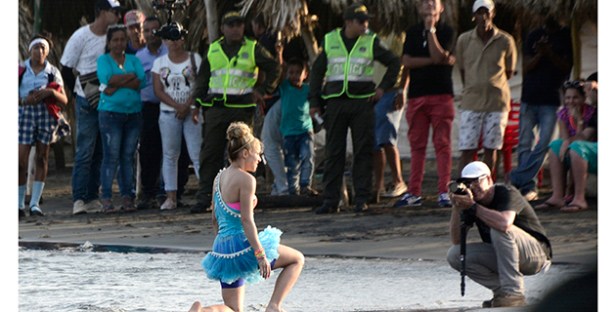 shakira_y_carlos_vives_la_bicicleta_3_0