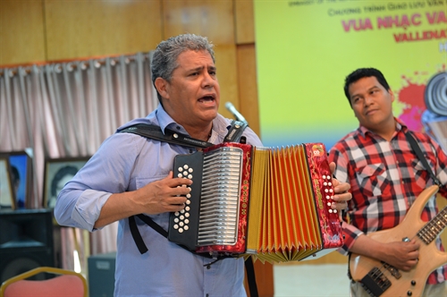 alvaro-meza-reales-vietnam