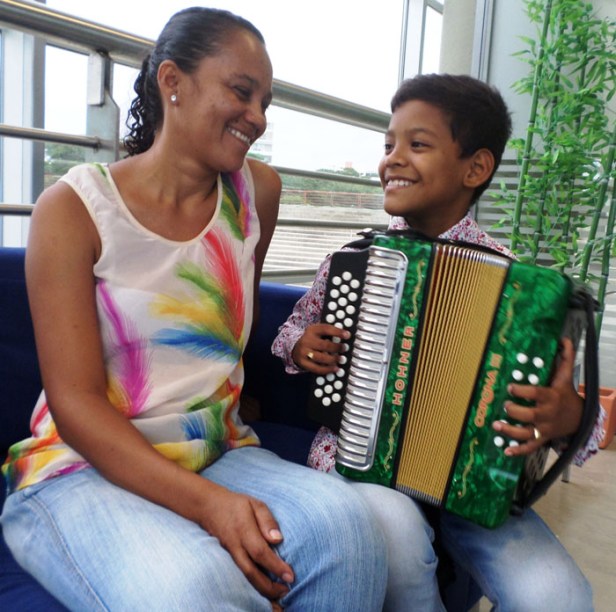Eudis Almendrales y su mamá. Foto Juan Rincón Vanegas