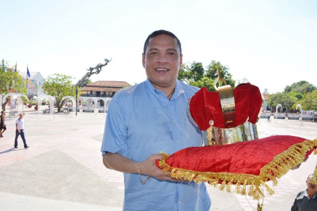 Esta es la corona que recibirá el cuarto rey de reyes del Festival Vallenato. La obra es diseñada por Walter Arland y fue presentada ayer ante los medios de comunicación.