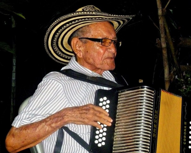 A una semana de cumplir sus 82 años murió ayer el acordeonero José María ‘Chema’ Martínez, quien se encontraba recluido en una clínica de Barranquilla.