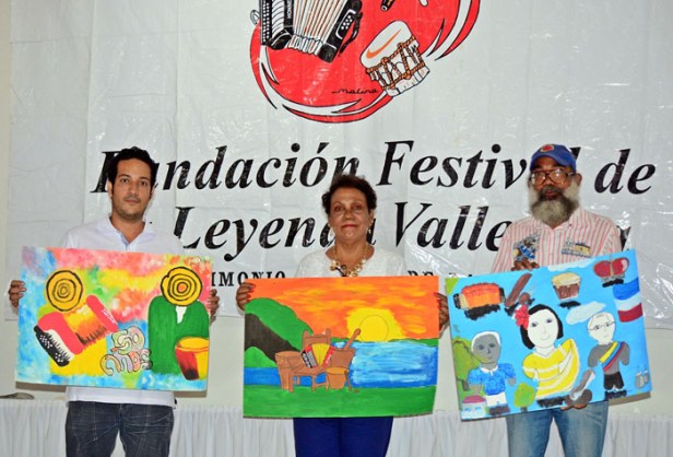 Jurado y obras ganadoras. Deivis Safadi, cuadro tercer puesto_ Nubia Mejía, obra primer puesto y Agustín Nieves, obra segundo lugar