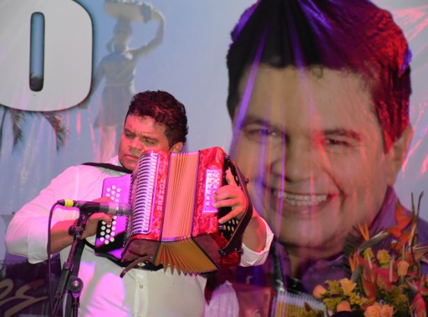 Alvaro López - Rey de Reyes en su pueblo La Paz