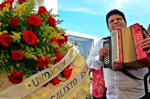 Ofrenda floral maestro Escalona 3